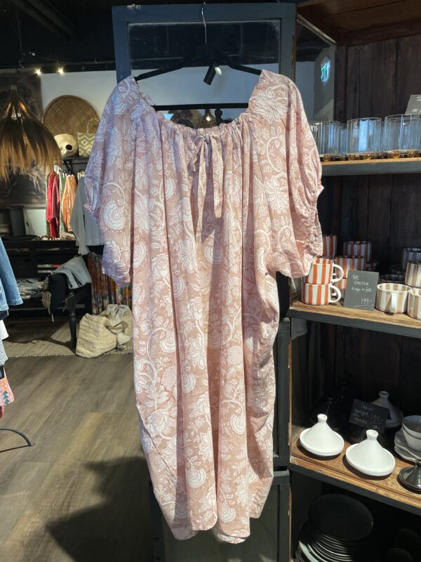 Audrey Emma singoalladress Clara