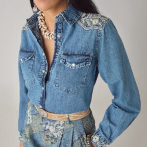 Thelma shirt blue haze Maison Hotel